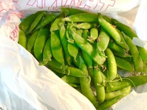 Raw Snap Peas Before Stringing
